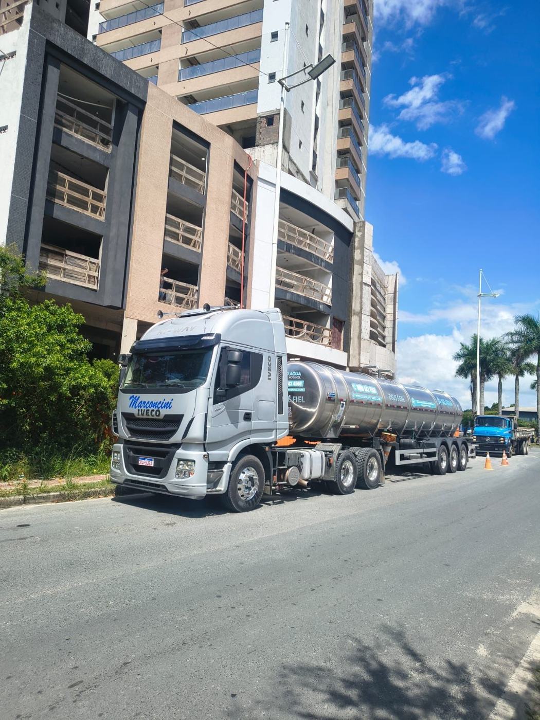 Caminhão-pipa para obras e construtoras