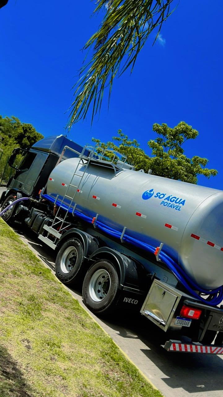 Caminhão-pipa de inox para transporte de água potável em Blumenau