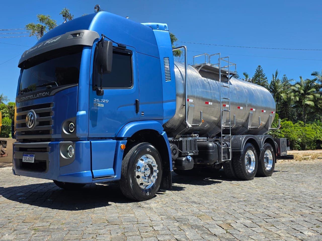 Caminhão-pipa de inox para transporte de água potável em Indaial